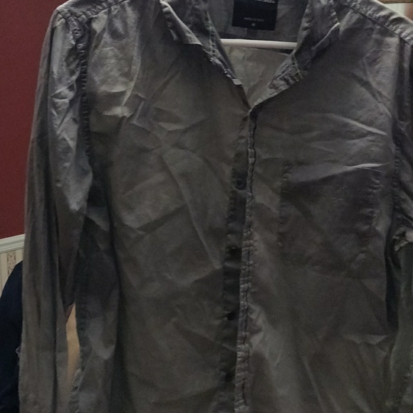 Button down - Picture 3 of 3